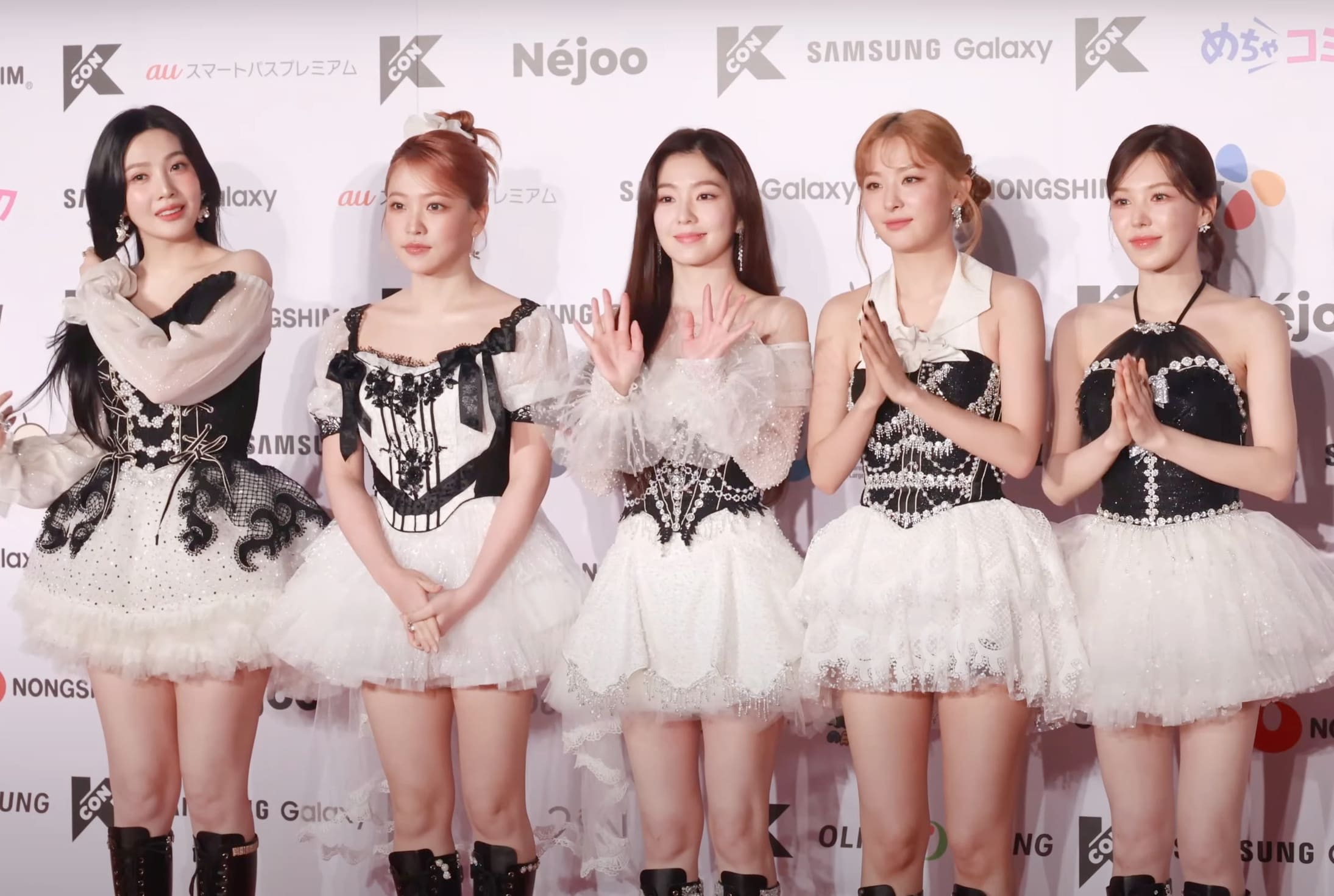 The five members of Red Velvet standing together on the KCON Japan 2024 red carpet